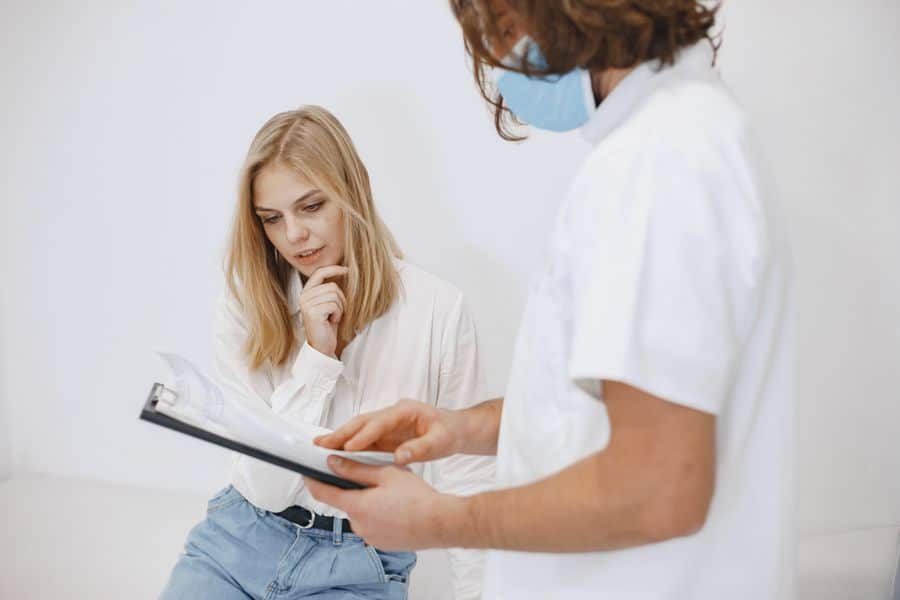 Consulta médica sobre variaciones del escape