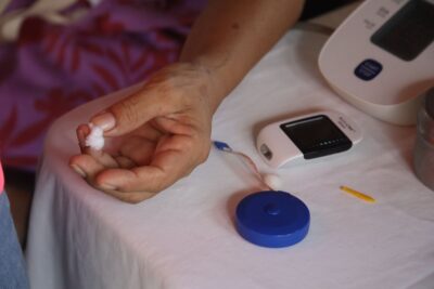 Medición de glucemia con glucómetro