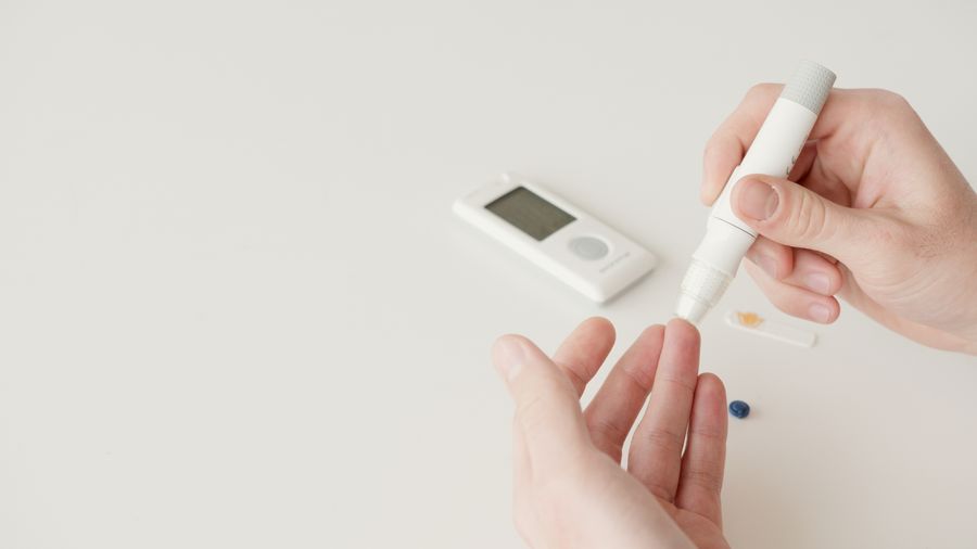 Medición de glucosa con glucómetro