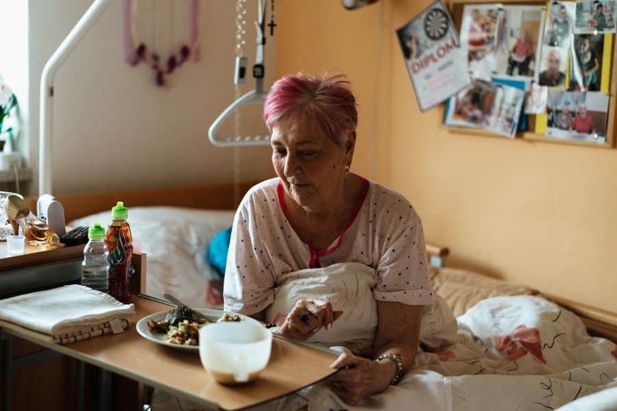 mujer mayor residencia mayores 1 1 Mujer mayor en residencia para mayores