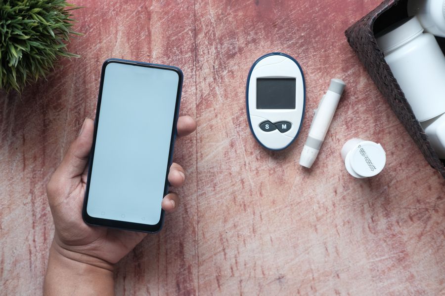 Smartphone y glucómetro para análisis técnico