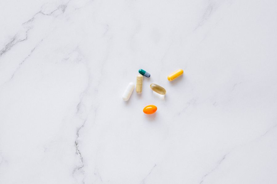 Vitaminas hidrosolubles y liposolubles en suplementos
