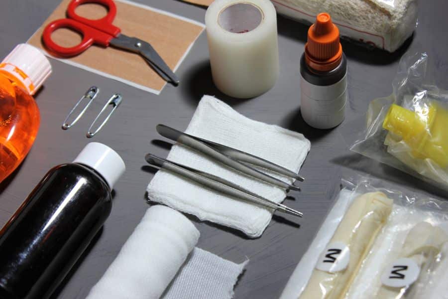 Materiales de primeros auxilios básicos